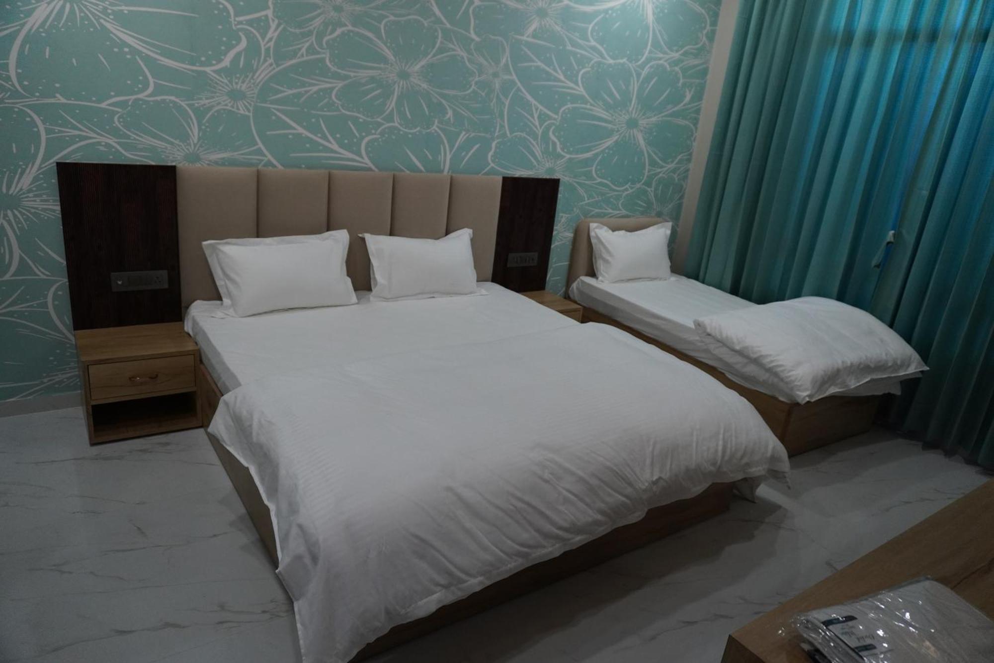 Hotel Heera Palace Khātu 외부 사진
